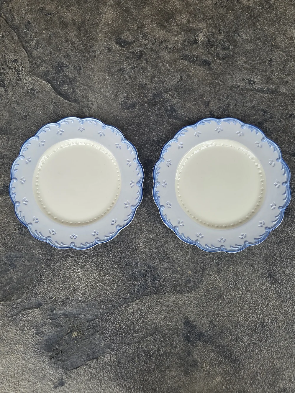 Lenox Chelsea Fair By Louise Le Luyer Plates with Blue Scalloped Trim - Set of 2